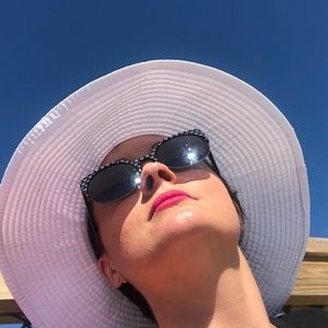 Meet your Posher, Danielle